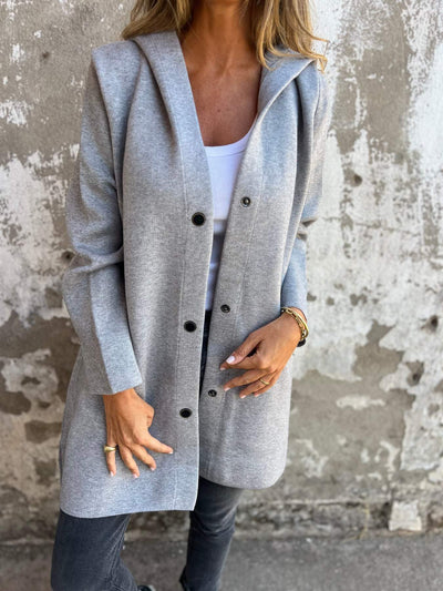 Livia | Strikkevest med knapper og hette