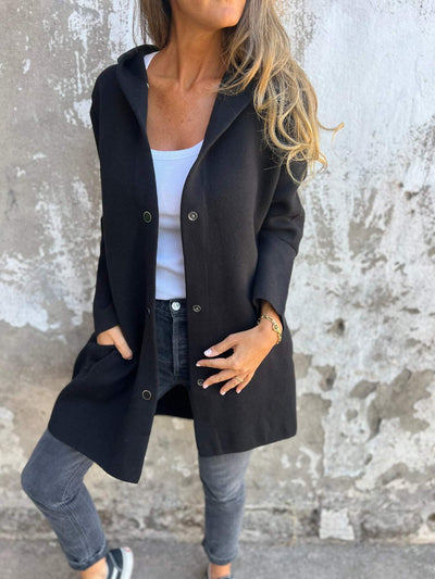 Livia | Strikkevest med knapper og hette
